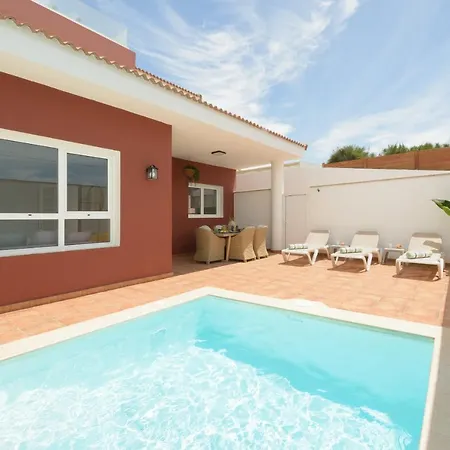 Con Piscina Junto A La Playa Villa